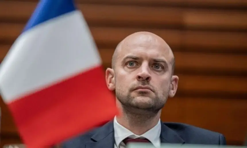 بارو يتوعد الجزائر بردّ "فوري وحازم"